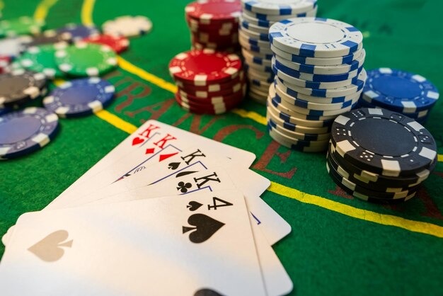 Live dealer table displayed on a mobile phone during evening gameplay